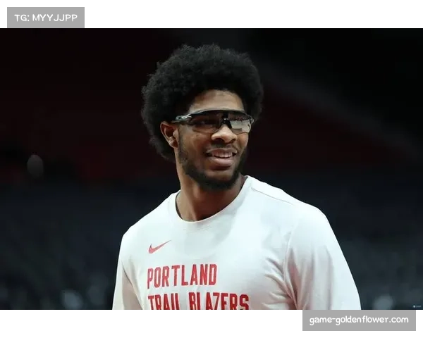 亨德森首节两记三分打开局面 开拓者年轻后卫突破上篮稳定